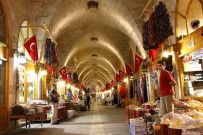 Fatma Sahin'den Zincirli Bedesten Esnafina Destek