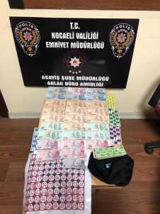 Is Yerinde Kumar Oynatirken Yakalandi, Toplanan Bin 365 TL'ye El Konuldu