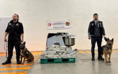 İstanbul Havalimanı'nda zehir tacirlerine geçit yok: 42 kilogram uyuşturucu ile yakalandı