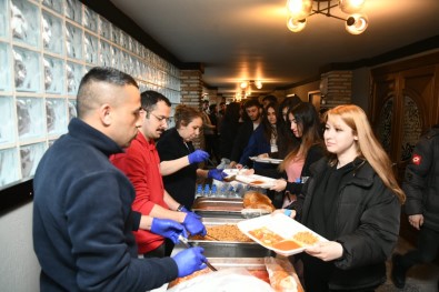 Mamak Belediyesi Millet Kiraathanelerinin Kapilarini Iftar Için Açti