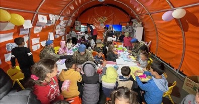 Mehmetçik Okulları depremzede öğrencilere destek oluyor