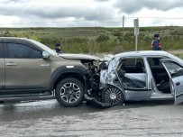 Arazi Araci Otomobile Çarpti, 8 Kisi Yaralandi