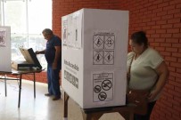 Paraguay'daki Halk Yerel Ve Genel Seçimler Için Sandik Basina Gitti