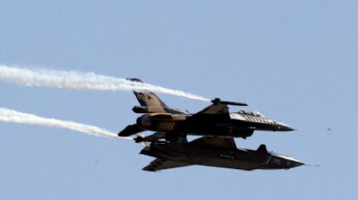 TEKNOFEST'te dünyada bir ilk: Kızılelma ve F-16'dan halk önünde kol uçuşu
