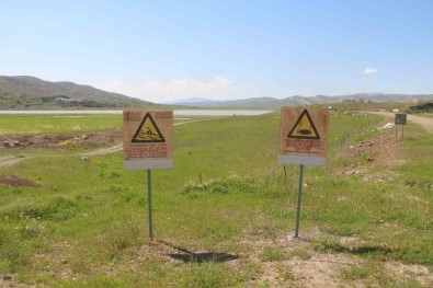 Umutlandiran Görüntü, Artik O Tabeladan Su Görünüyor