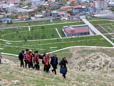 Yüksekten Düsen Genç Kiz Yaralandi