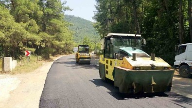 Büyüksehir, Marmaris'te 183 Km Yol Çalismasi Yapti