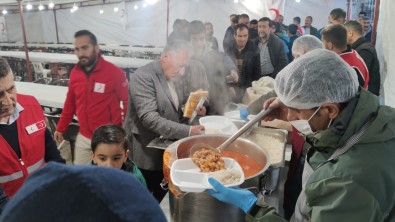 Kizilay Hakkari'de Iftar Çadiri Açti