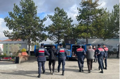 Kimlik Bilgileriyle Çaldigi Esyalari Satan Süpheli Yakalandi