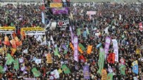  ABDULLAH ÖCALAN İBB - Nevruz gösterilerinde Öcalan’ın posterinin açılmasını eleştiren İBB çalışanları işten atıldı