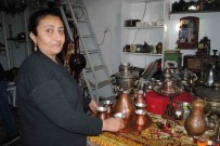 Sali Pazari'nda, Tarih Kokan Dükkan