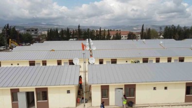 Adiyaman'da Geçici Prefabrik Konutlarin Teslimatina Baslandi