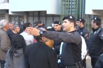 Antalya'da 590 Dairelik Sitede Karot Gerginligine Çevik Kuvvet Müdahalesi