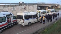 Bursa'da Isçileri Tasiyan 3 Servis Araci Çarpisti  Açiklamasi 15 Kisi Yaralandi