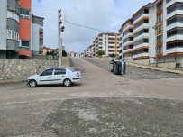 Karabük'te Meydana Gelen Kazada Otomobil Yan Yatti