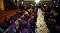 Küçük Kur'an Kursu Ögrencileri Tarihi Camide Iftar Açti