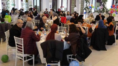 Kütahya IHH, Yetim Çocuklar Için Iftar Programi Düzenledi
