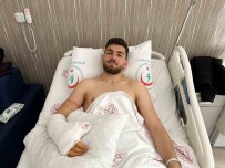 Müsabakada Kirilan Parmagiyla 75 Dakika Oynadi, Rize'ye Döner Dönmez Ameliyata Alindi