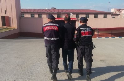 Osmaniye'de Hakkinda Verilmis 6 Yil 3 Ay Hapis Cezasi Bulunan Firari Hükümlü Yakaladi