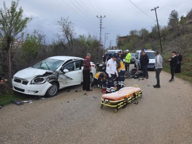 Otomobil Ile Motosikletin Çarpmasi Güvenlik Kamerasina Yansidi