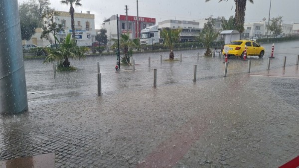 Muğla'da sağanak ve dolu etkili oldu