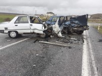 2 Otomobilin Kafa Kafaya Çarpistigi Kazada 1 Kisi Hayatini Kaybetti