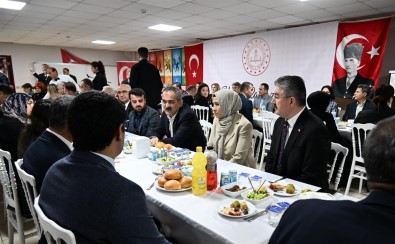 Bakan Özer Açiklamasi 'En Büyük Zenginligimiz Ögretmenlerimiz'