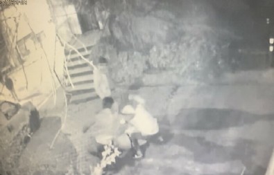 İstanbul'da dehşet anları: Müezzini tekme tokat dövdüler