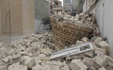 Kilis'te Depremde Agir Hasar Alan Minare Kontrollü Sekilde Yikildi