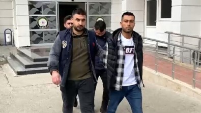 Mersin'de dolandırıcılar parayı çekmeye gittikleri bankada yakalandı