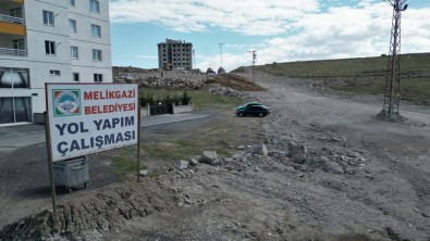 Sirintepe Mahallesinde 1.5 Kilometrelik Yol Yapim Çalismasi Basladi