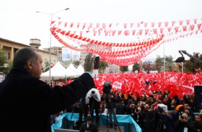 AK Parti'de liste mesaisi tamam! Başkan Recep Tayyip Erdoğan son rötuşları yaptı