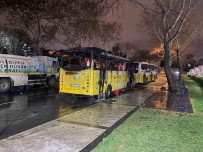 Fatih'te Bir IETT Otobüsü Alev Alev Yandi