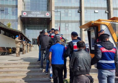 Mersin'de Jandarmanin Düzenledigi Kökünü Kurutma Operasyonunda 25 Tutuklu