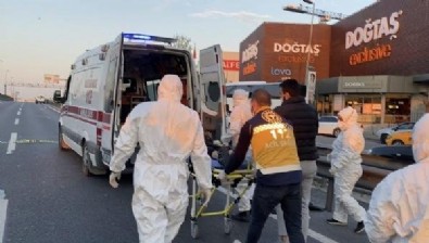 Bakırköy'de ilginç olay! Yol ortasına yatarak trafiği kesti: Ekipler böyle müdahale etti