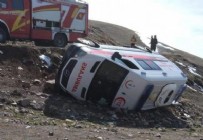  ERZURUM HABERLERİ - Erzurum'da feci olay! Bir araç şarampole uçtu yardıma giden ambulans yan yattı .