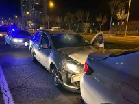 Polisin 'Dur' Ihtarina Uymayan Ehliyetsiz Sürücü Kazaya Karisti