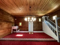 Restorasyonu Tamamlanan 698 Yillik Camide Eller Semaya Açildi