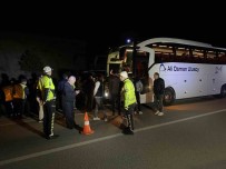 Sinop'ta Yolcu Otobüsü Kazasinda 16 Yarali