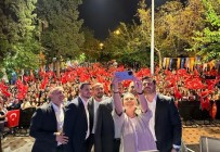 Izmir'de AK Parti'den Miting Havasinda Konser