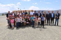 Siirt Valisi Hacibektasoglu, Baykan'da Köy Okulunda Ögrencilerle Bir Araya Geldi Haberi