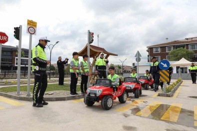 Yalova'da Çocuklara Güvenli Trafik Egitimi