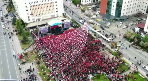 Ekrem İmamoğlu Rize mitinginde de beklediği kalabalığı bulamadı