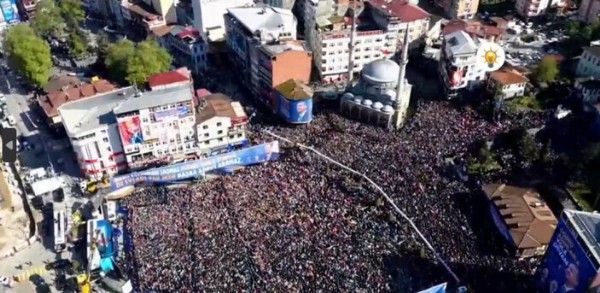 Ekrem İmamoğlu Rize mitinginde de beklediği kalabalığı bulamadı