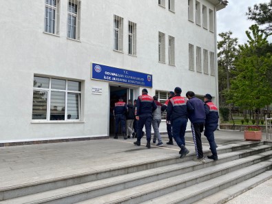 150 Adet Teleskopik Insaat Diregi Çalan 3 Süpheli Yakalandi