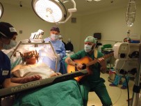 Beyin Pili Ile Piyano Notalarina Hayat Vermeye Devam Ediyor