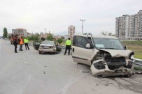 Karaman'da Otomobil Ile Hafif Ticari Araç Çarpisti Açiklamasi 7 Yarali Haberi