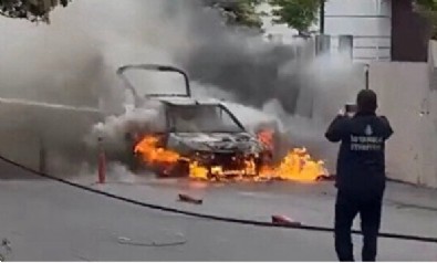 Alev topuna döndü: Sürücü neye uğradığını şaşırdı, otomobil kullanılamaz hale geldi