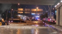 Ankara'da Metro Istasyonlarini Sular Basti, Yollar Göle Döndü, Sürücüler Mahsur Kaldi