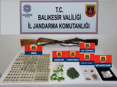 Balikesir'de Tarihi Eser Ve Uyusturucu Satan 3 Sahsa Operasyon